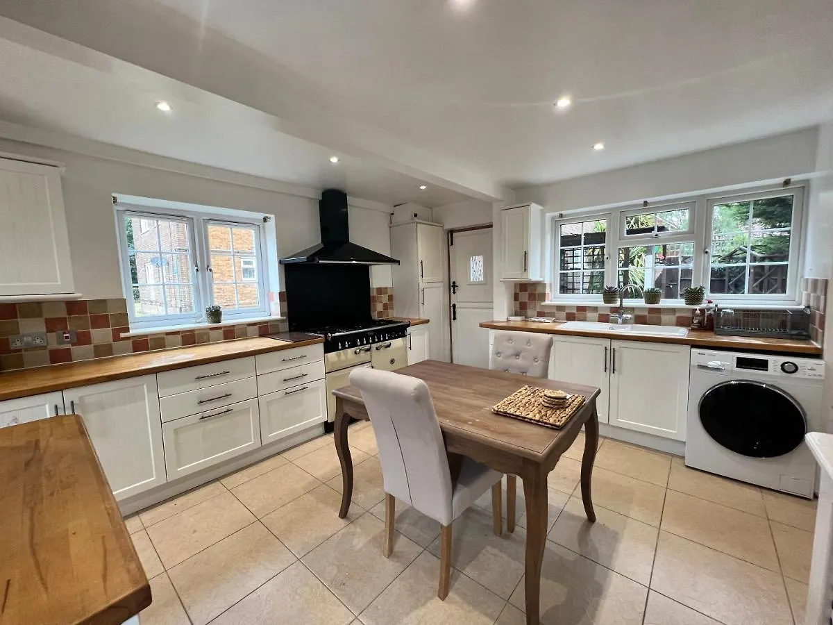 Beautiful Room For One Person - Free Netflix, Amazon Prime & Disney Plus Bromley